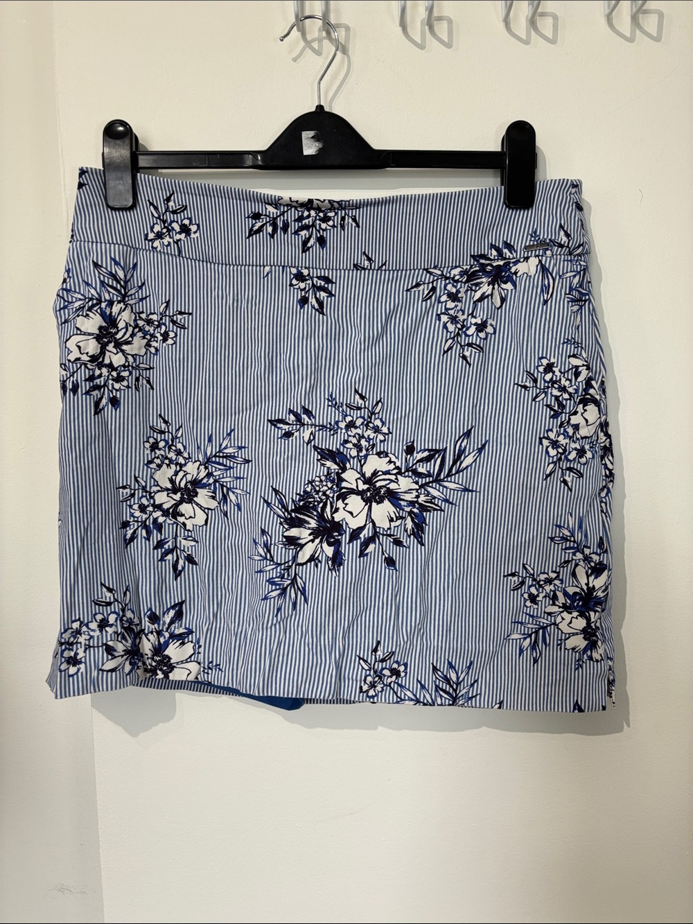 🎉4/30$🎉 Striped Blue Floral Mini Skirt